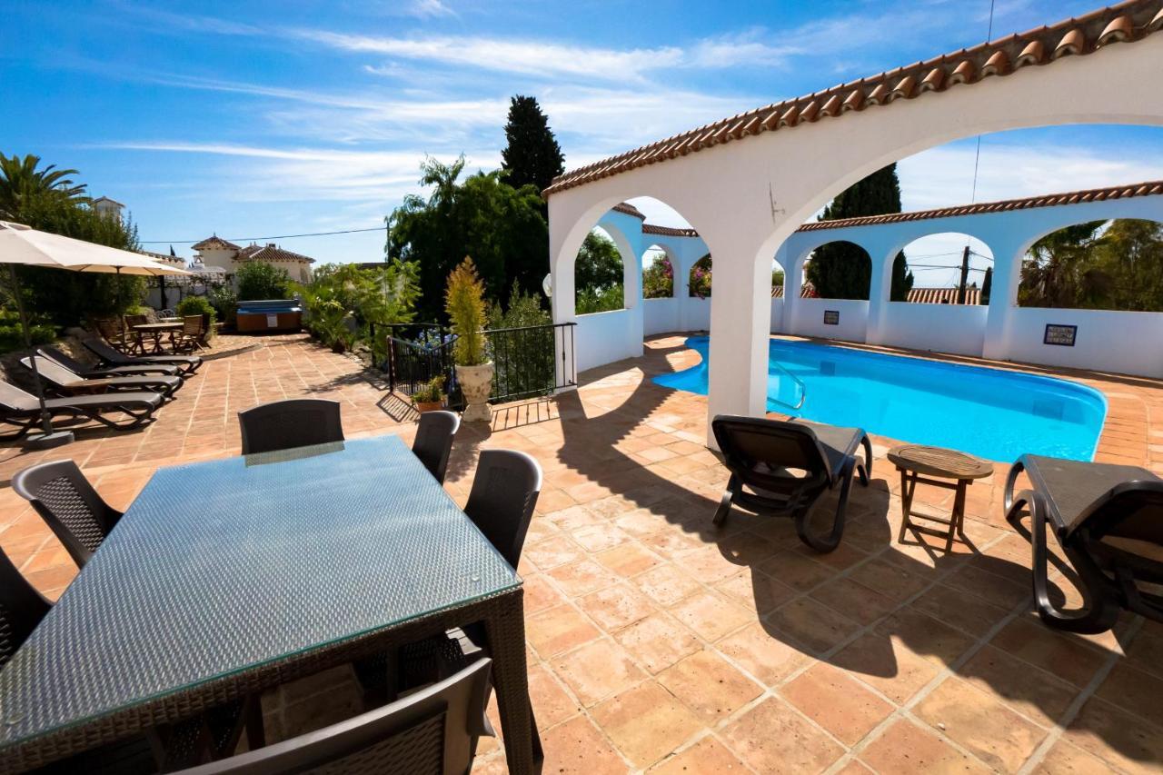 Private Heated Pool, Jacuzzi & 1225M2 Garden In Villa Cipreses ฟรีฮิเลียนา ภายนอก รูปภาพ